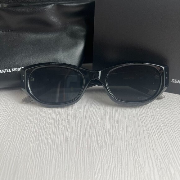 NWT  Gentle Monster Cat-eye Sunglasses in Black Acetate - Picture 1 of 9